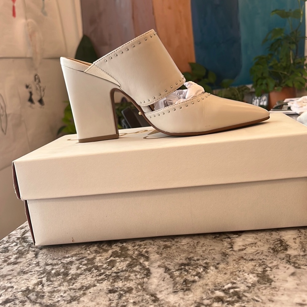 42 GOLD BRAND NEW FIGARO HEEL